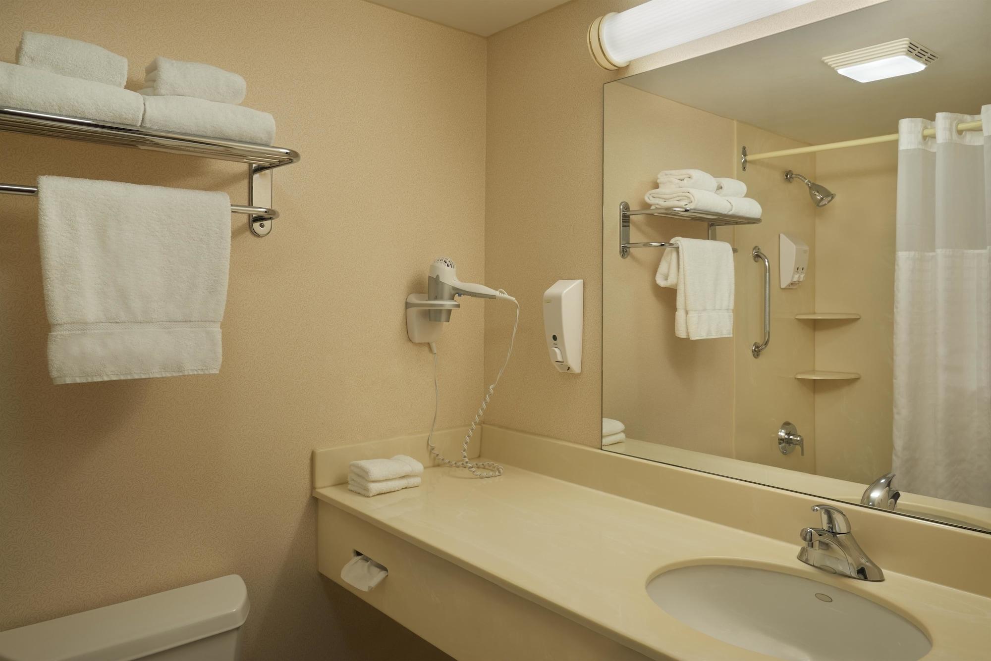 מיסיסאוגה Hotel Carlingview Toronto Airport מראה חיצוני תמונה