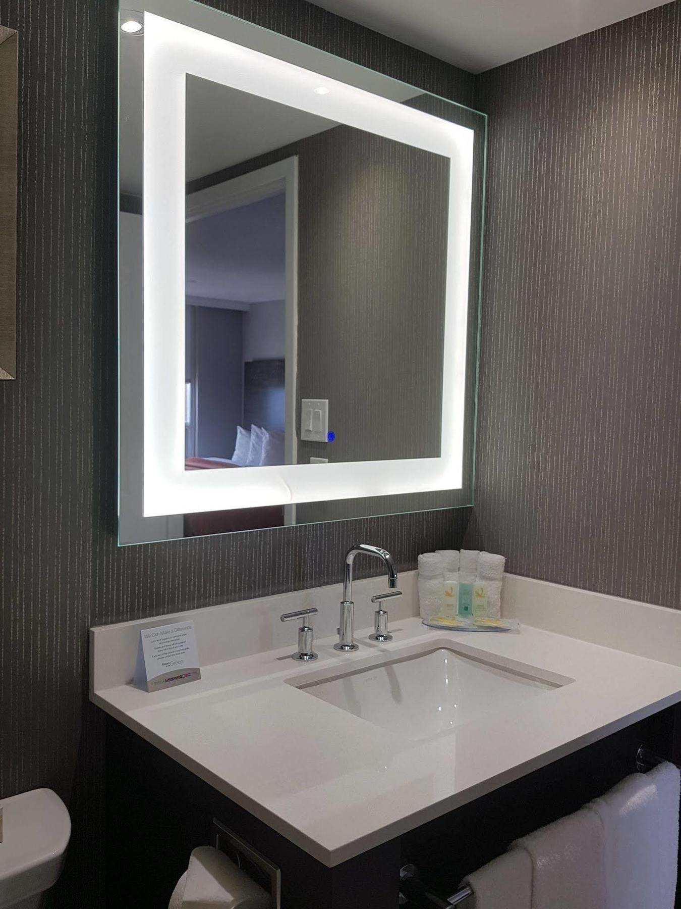 מיסיסאוגה Hotel Carlingview Toronto Airport מראה חיצוני תמונה