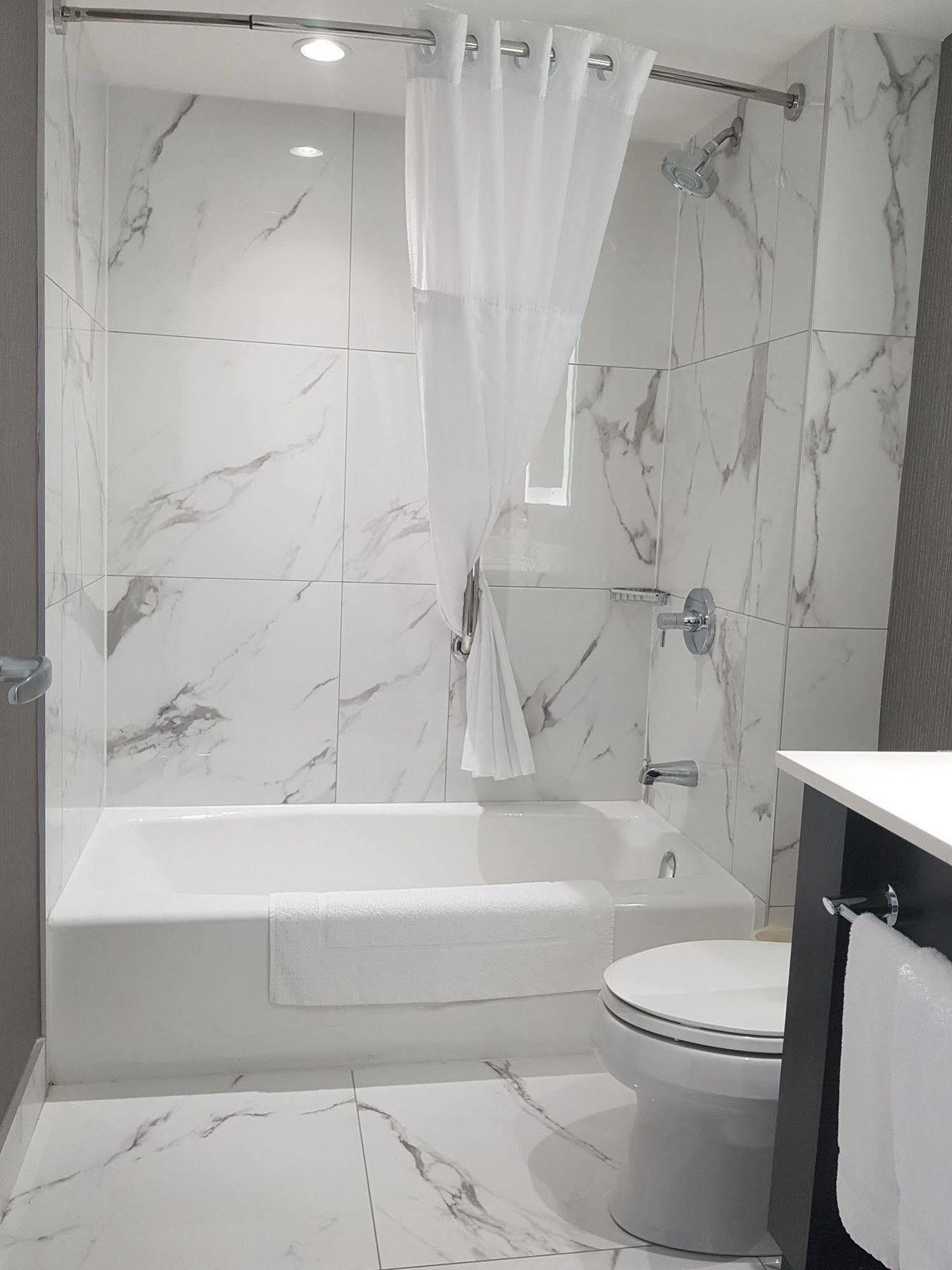 מיסיסאוגה Hotel Carlingview Toronto Airport מראה חיצוני תמונה