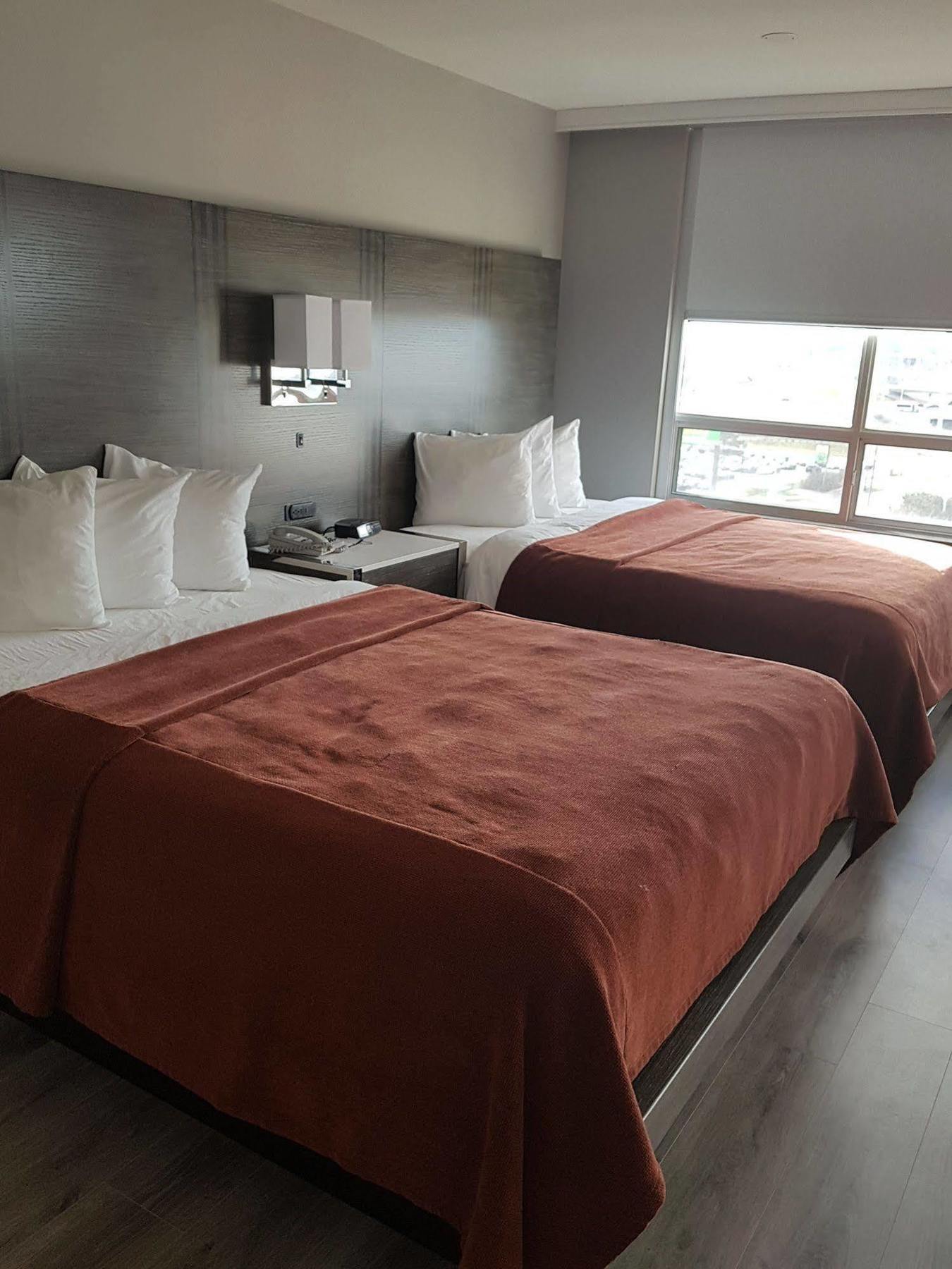 מיסיסאוגה Hotel Carlingview Toronto Airport מראה חיצוני תמונה